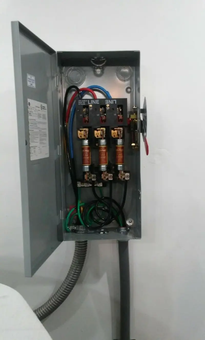 Three-phase disconnect switch installed for Smoke Detector Installation in New Haven